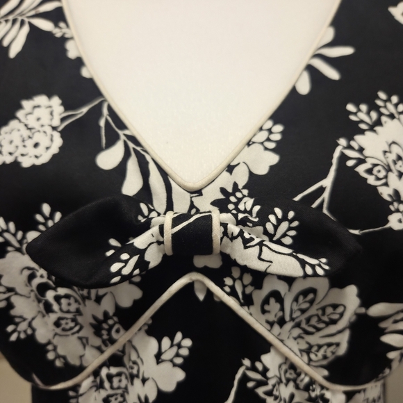 Sigrid Olsen Black & White Floral Sleeveless V-Neck Mini Sundress With A Bow Tie - Picture 4 of 7